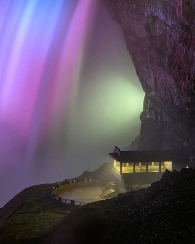 Legendary full-day Tour of Niagara Falls, Canada/ USA with Lunch