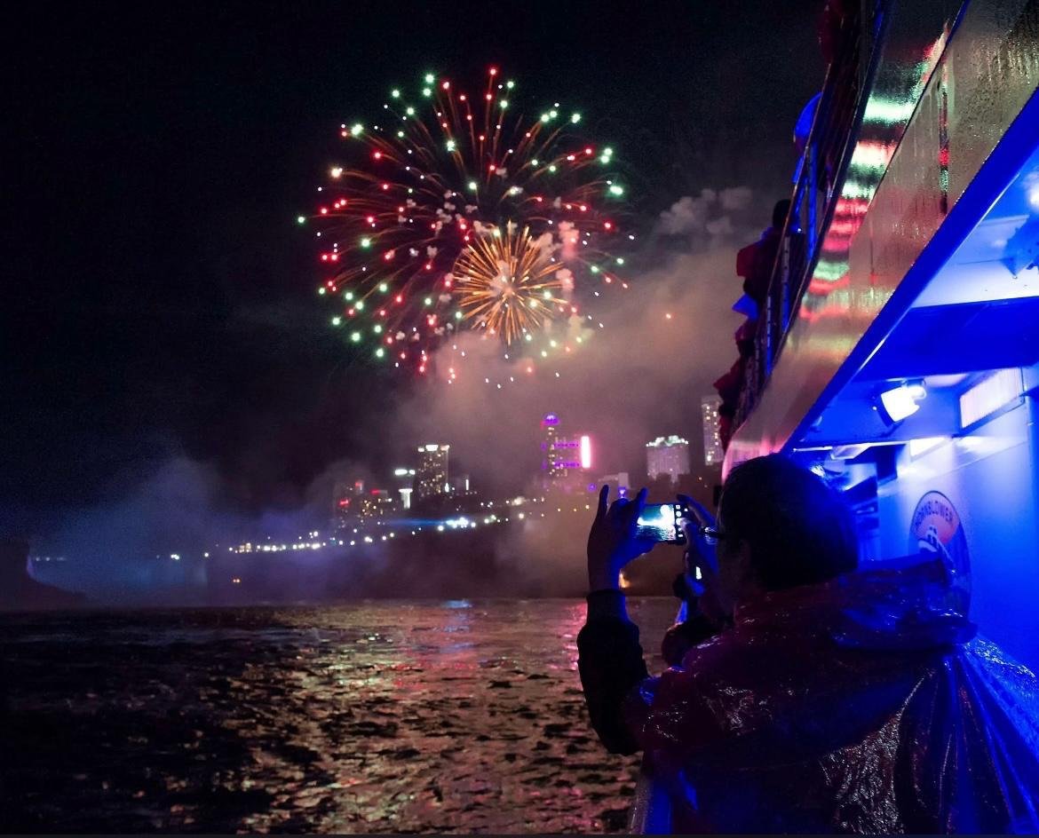 Night Walking Tour with Fireworks Cruise, dinner